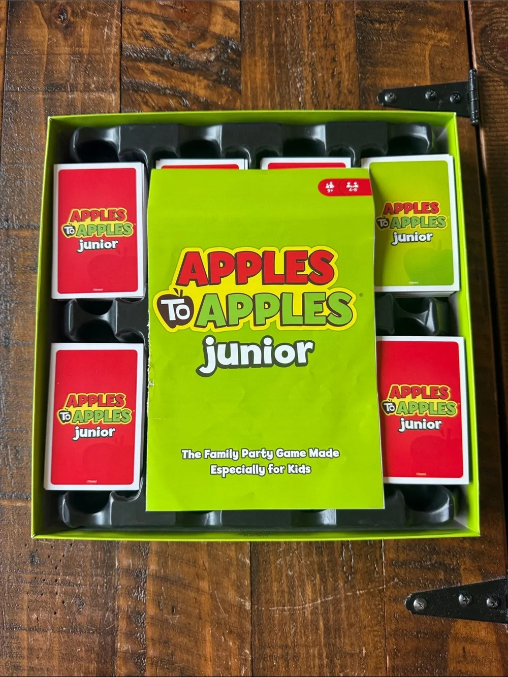 Mattel Apples to Apples Junior Family Party Card Game Ages 9+ 4-8 Players